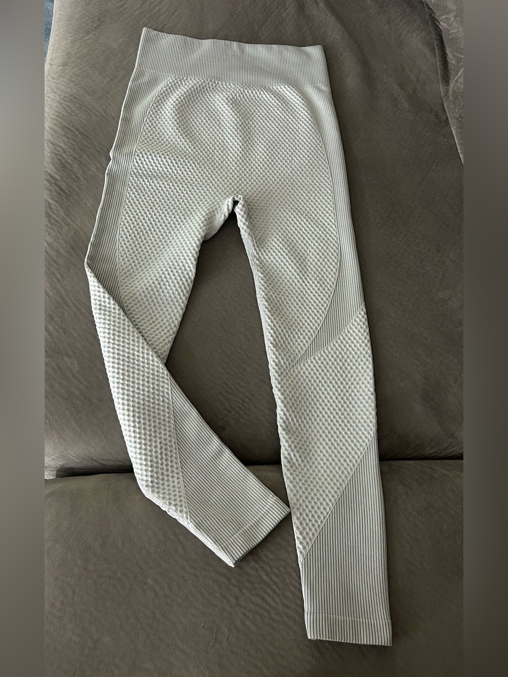 Women’s High-Waist Leggings in Light Gray